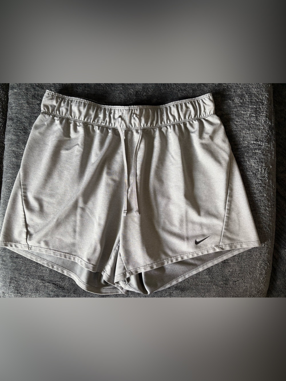 Nike Women's Light Gray Medium